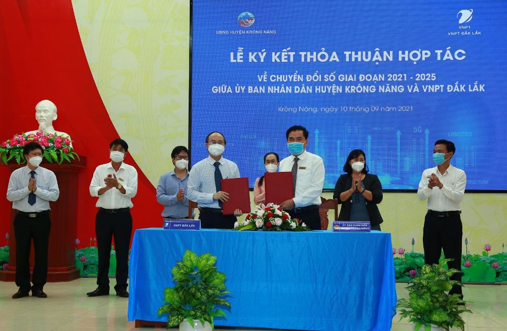 Lễ ký kết hợp tác về chuyển đổi số giai đoạn 2021-2025 giữa UBND huyện Krông Năng và VNPT