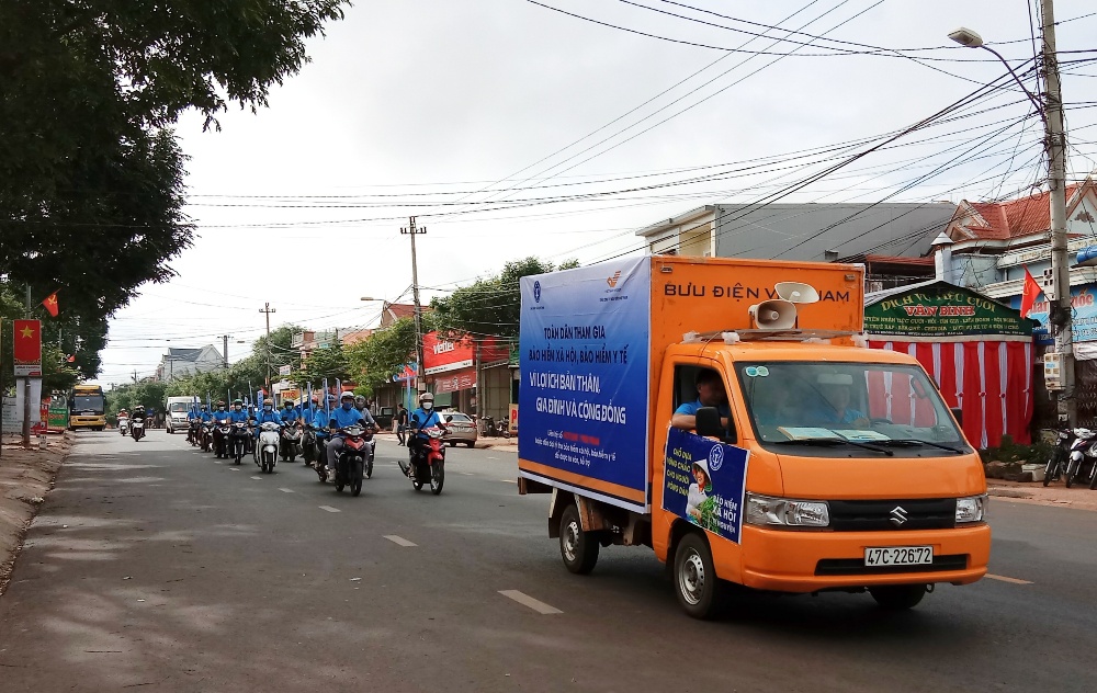 Lễ ra quân hưởng ứng Tháng vận động triển khai BHXH toàn dân