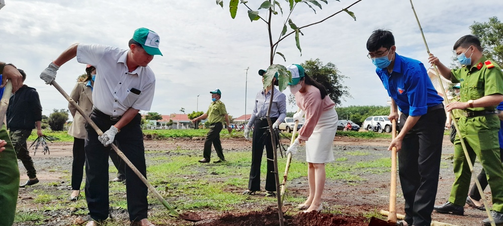 Huyện Krông Năng tổ chức lễ phát động Tết trồng cây “Đời đời nhớ ơn Bác Hồ”