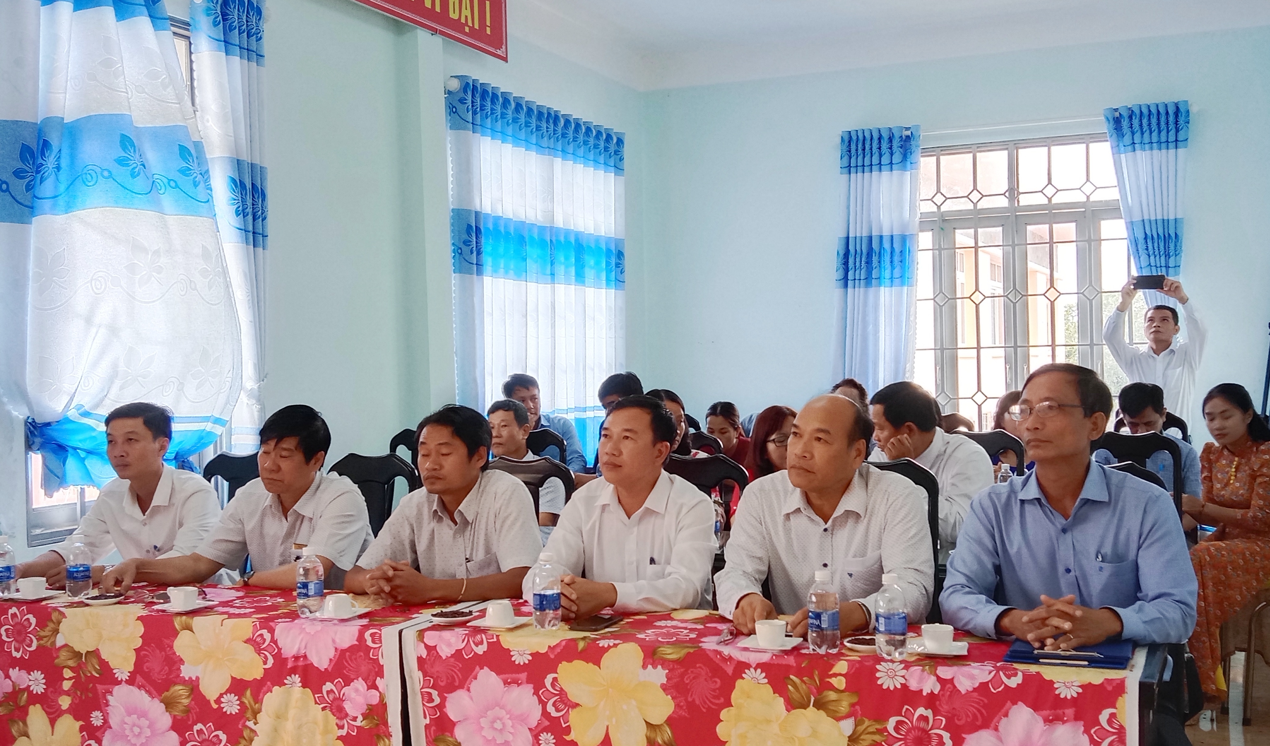 Chi cục trồng trọt và bảo vệ thực vật tỉnh Đăk Lăk trao quyết định nghỉ hưu theo chế độ cho viên chức