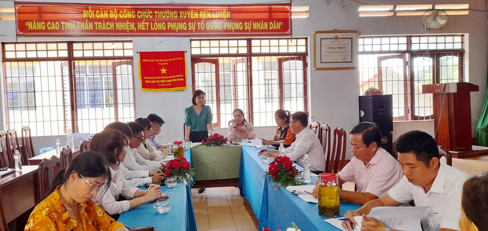 Hội LHPN Việt Nam kiểm tra hoạt động vay vốn tại xã Phú Xuân