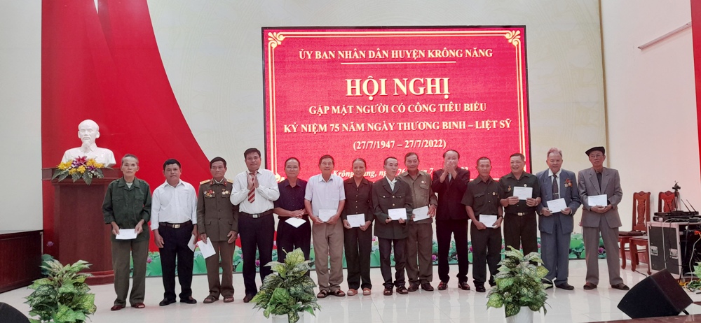 Huyện Krông Năng tổ chức hội nghị gặp mặt người có công tiêu biểu Kỷ niệm 75 năm ngày Thương binh - Liệt sỹ 27/7/1947-27/7/2022