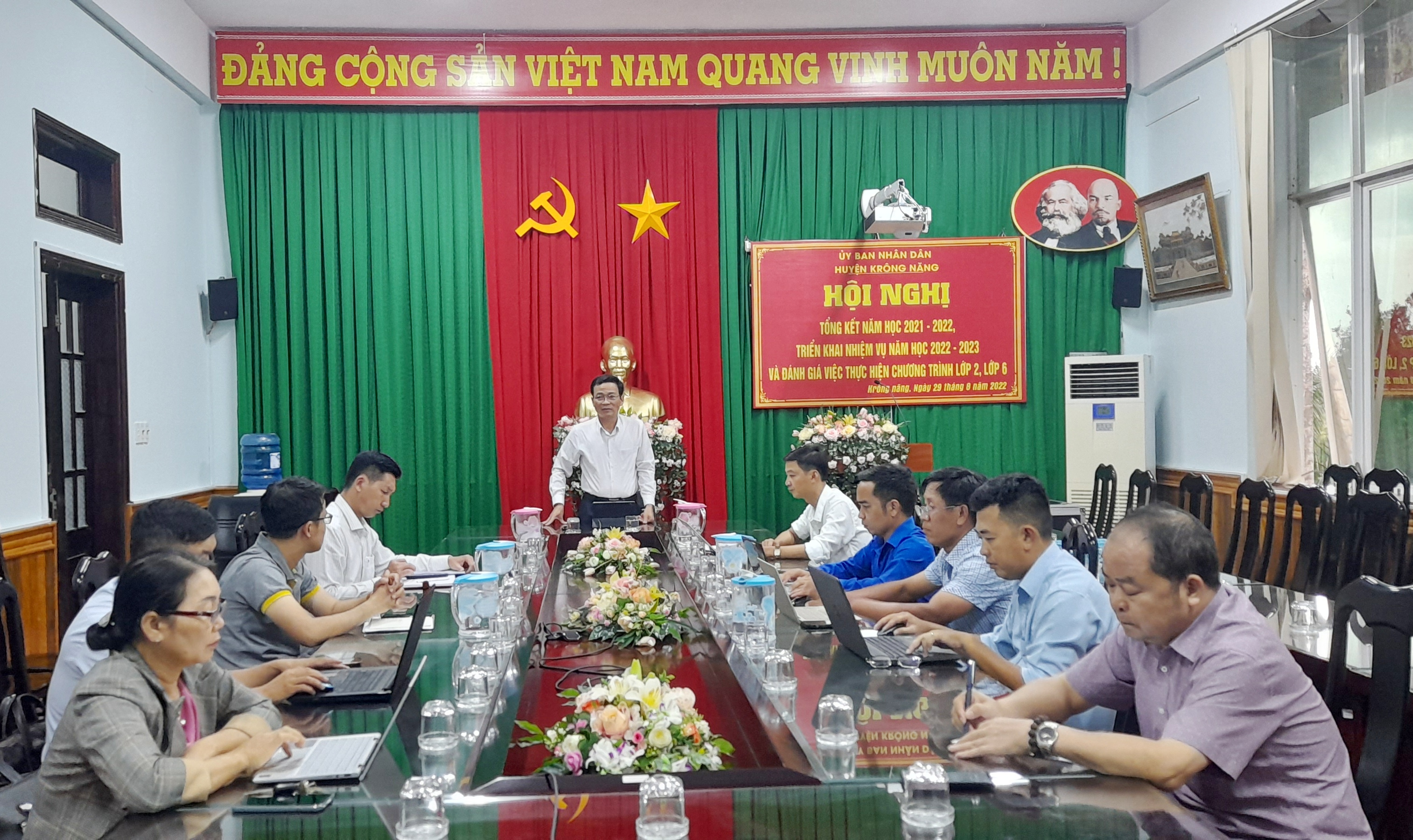 UBND huyện Krông Năng họp triển khai thực hiện “Ngày thứ sáu không hẹn”