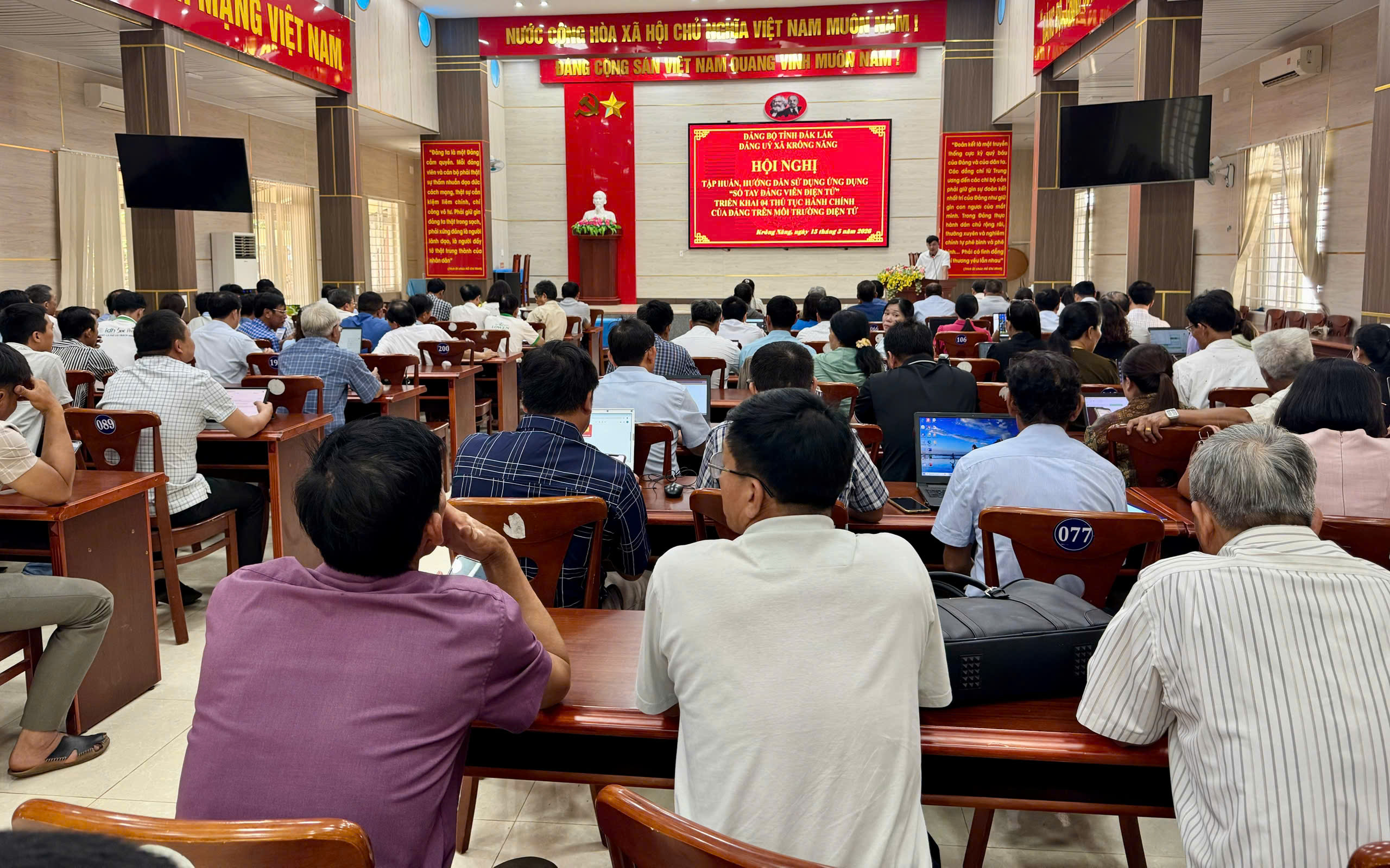 TẬP HUẤN SỬ DỤNG SỔ TAY ĐẢNG VIÊN ĐIỆN TỬ VÀ TRIỂN KHAI THỦ TỤC HÀNH CHÍNH CỦA ĐẢNG TRÊN MÔI TRƯỜNG ĐIỆN TỬ