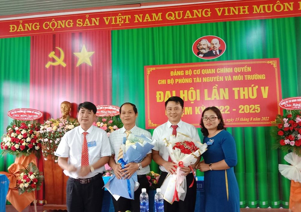 Đại hội Chi bộ Phòng Tài nguyên Môi trường lần thứ V nhiệm kỳ 2022-2025