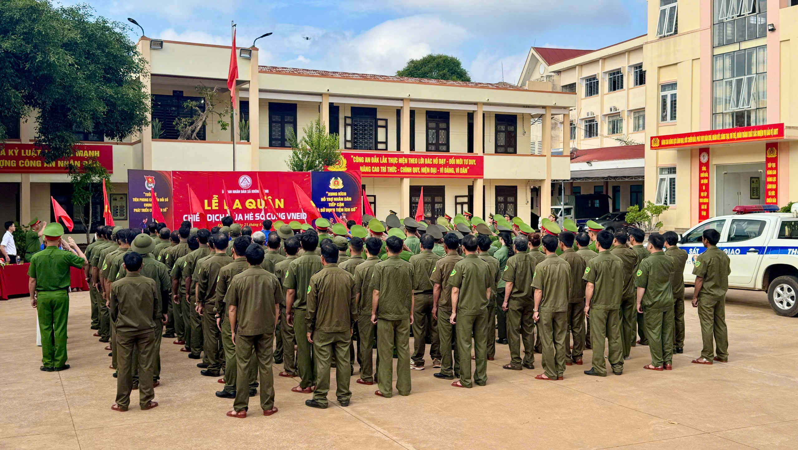 LỄ RA QUÂN CHIẾN DỊCH “MÙA HÈ SỐ CÙNG VNEID”, CHUNG TAY THỰC HIỆN ĐỀ ÁN 06 CỦA CHÍNH PHỦ.