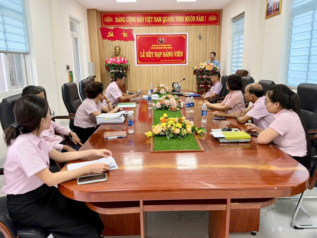 CHI BỘ PHÒNG GIAO DỊCH NHCSXH KRÔNG NĂNG: LỄ KẾT NẠP ĐẢNG VIÊN MỚI NĂM 2026
