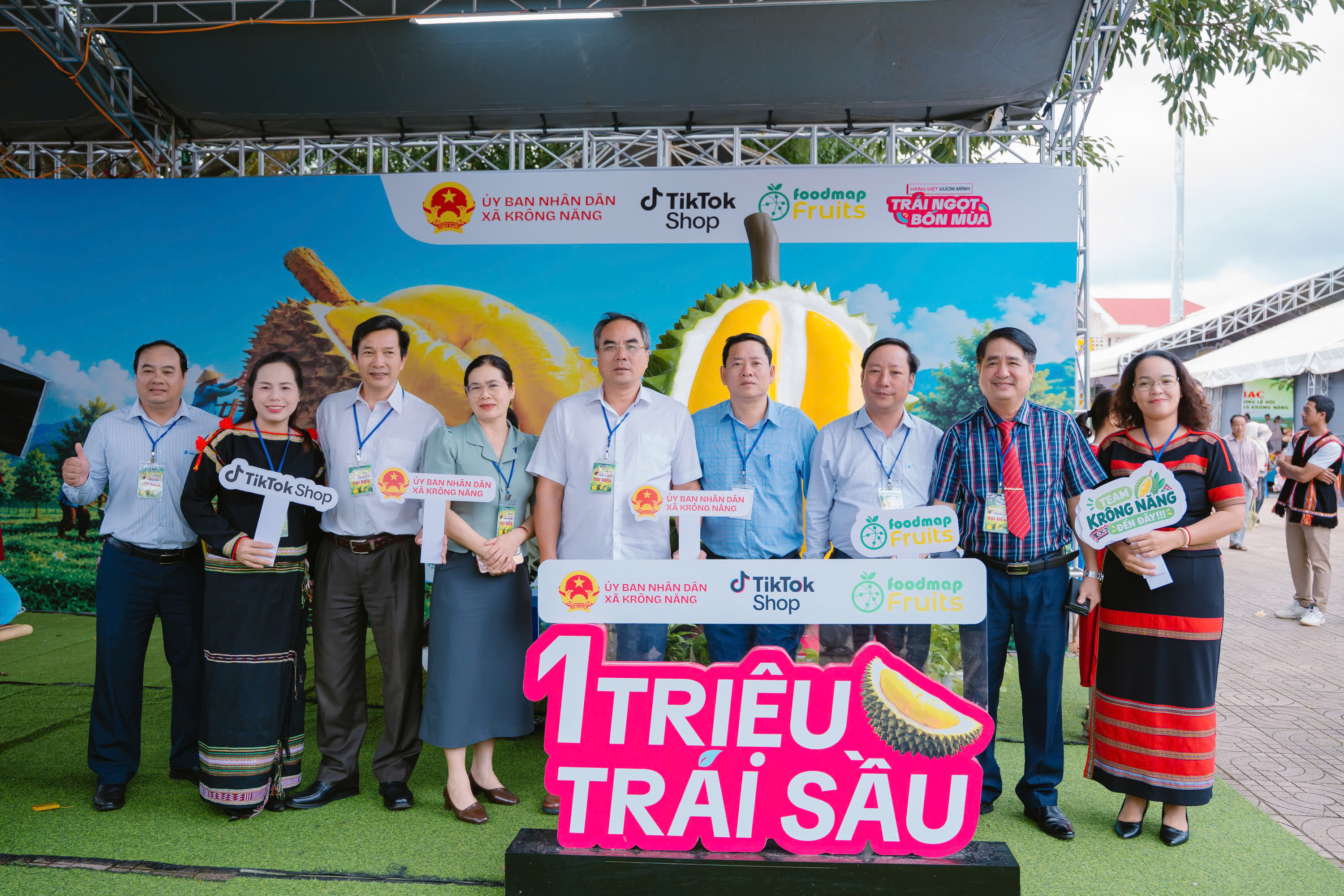khai-mac-le-hoi-sau-rieng-1