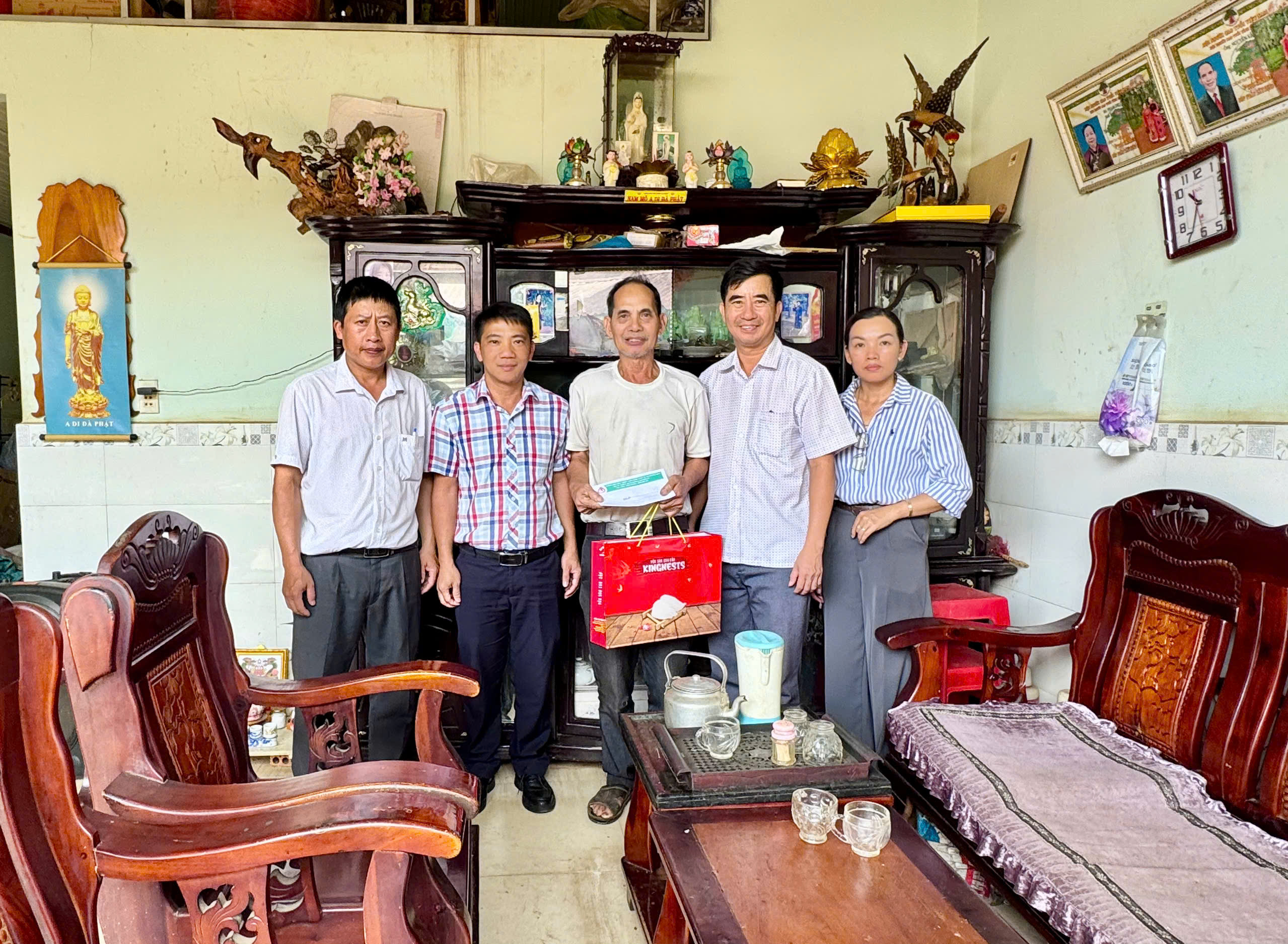 TRAO QUÀ TRI ÂN GIA ĐÌNH CHÍNH SÁCH NHÂN KỶ NIỆM 79 NĂM NGÀY THƯƠNG BINH - LIỆT SĨ (27/7/1947 - 27/7/2026)