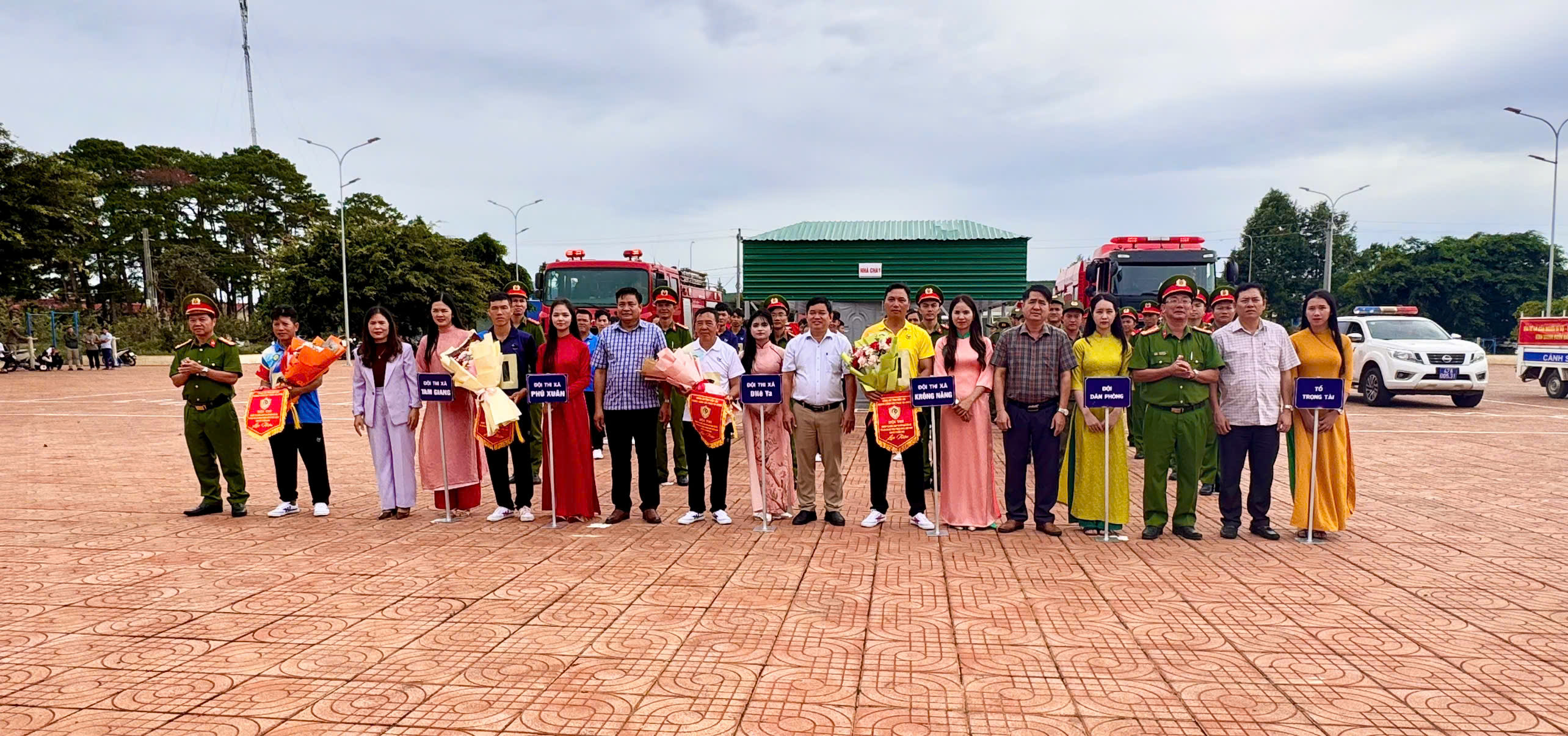 HỘI THI NGHIỆP VỤ CHỮA CHÁY VÀ CNCH “TỔ LIÊN GIA  AN TOÀN PCCC” CỦA CỤM SỐ 13