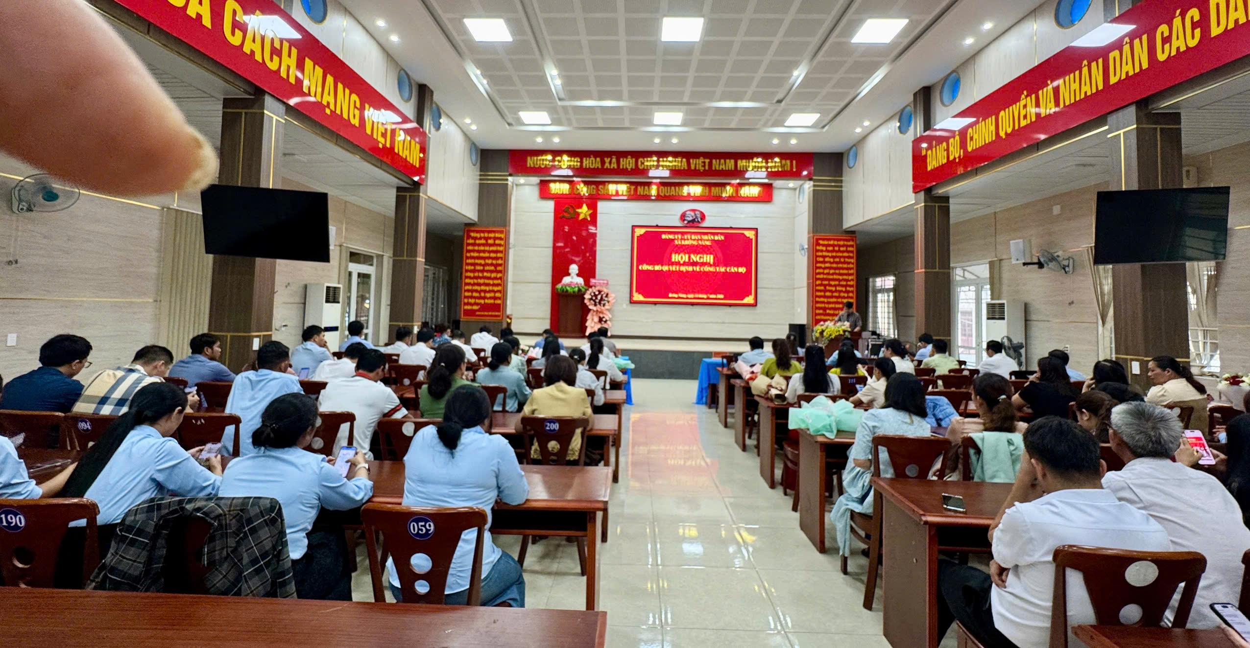 quyet-dinh-cong-tac-can-bo-9