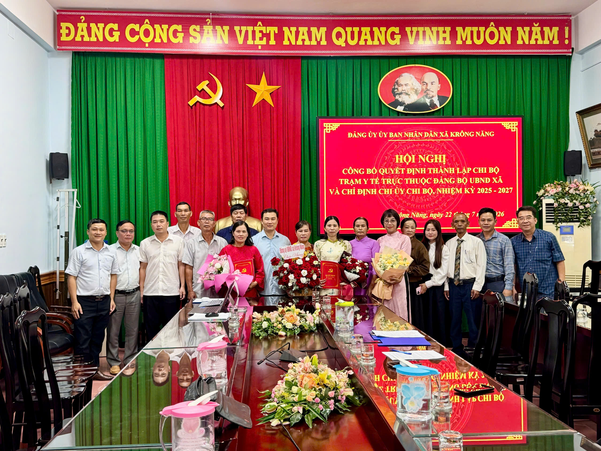 HỘI NGHỊ CÔNG BỐ QUYẾT ĐỊNH THÀNH LẬP CHI BỘ TRẠM Y TẾ XÃ