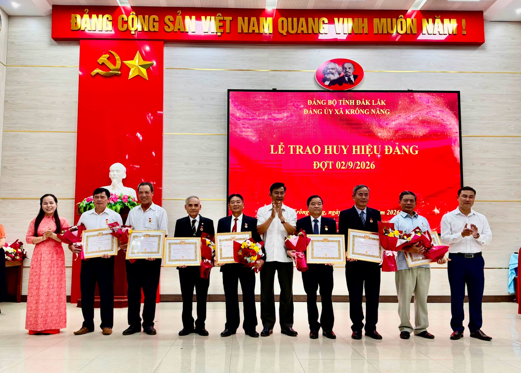 trao-huy-hieu-2-thang-chin-8