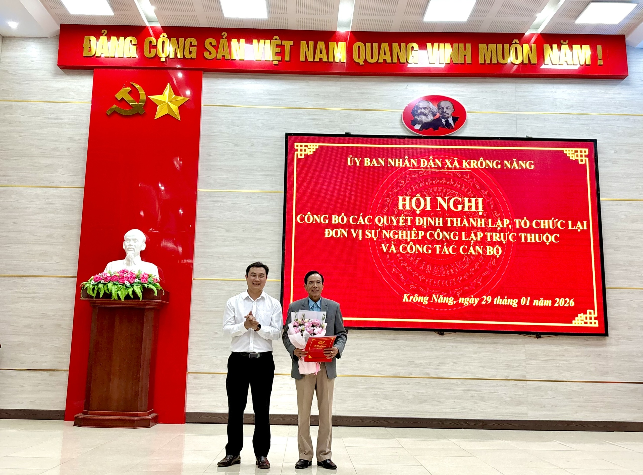 z7482756861424_49a6d88a6f524c2a14fbcb6f345b615d