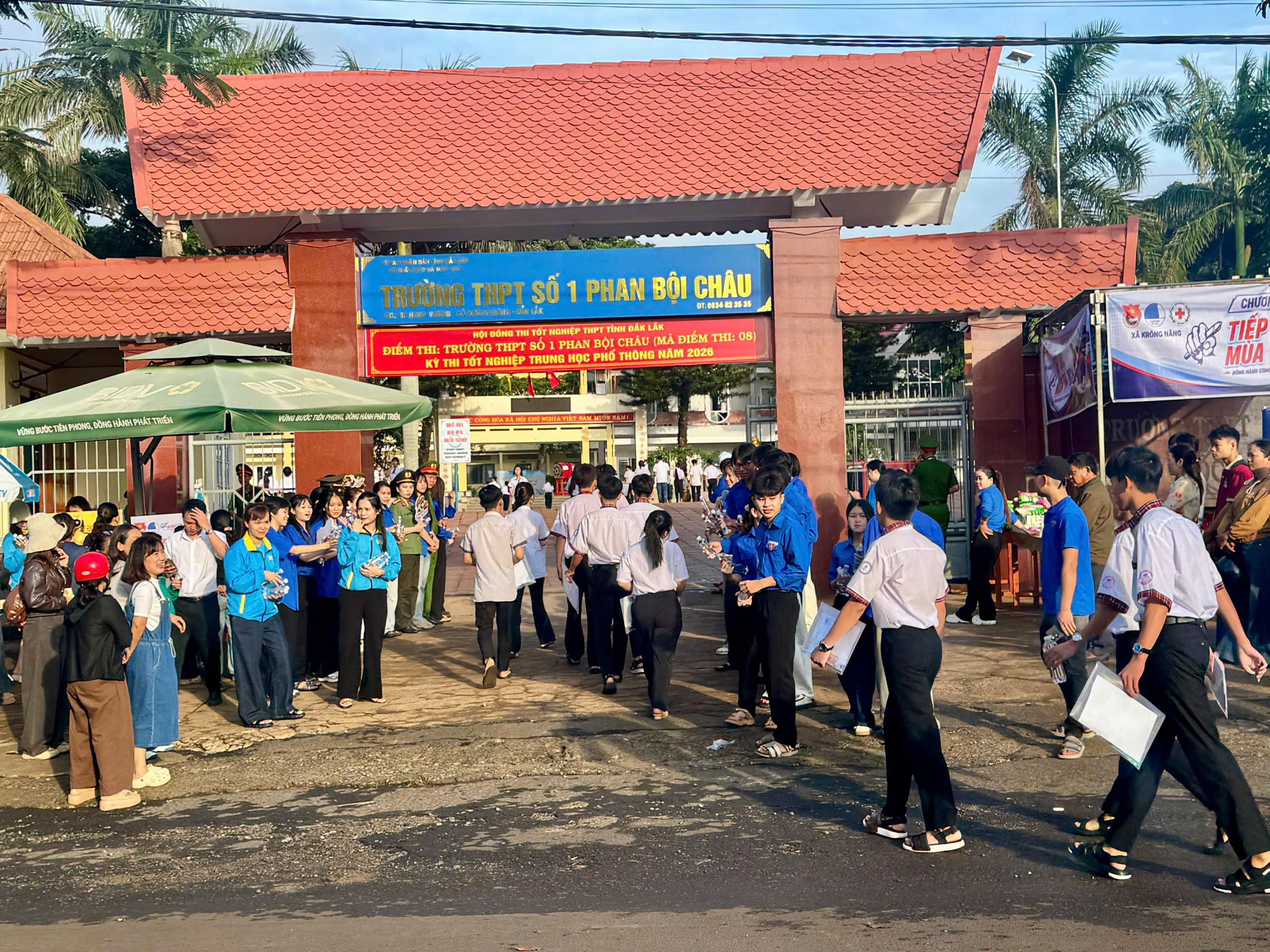 SÁNG NAY 11-6, CÙNG VỚI HƠN 1,2 TRIỆU THÍ SINH CẢ NƯỚC, THÍ SINH XÃ KRÔNG NĂNG TỰ TIN BƯỚC VÀO KỲ THI TỐT NGHIỆP THPT 2026.