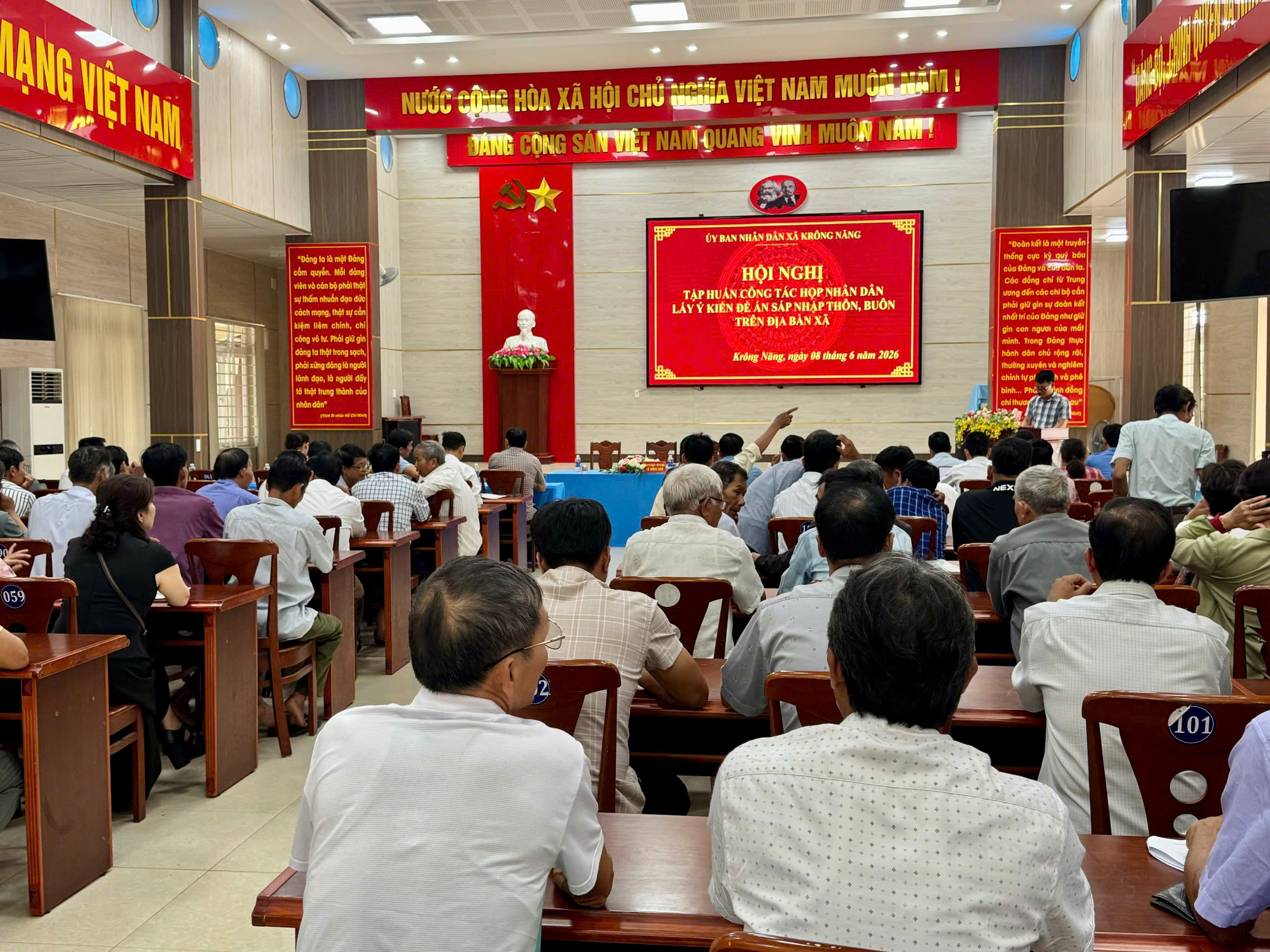HỘI NGHỊ TRIỂN KHAI ĐỀ ÁN SẮP XẾP, TỔ CHỨC LẠI THÔN, BUÔN