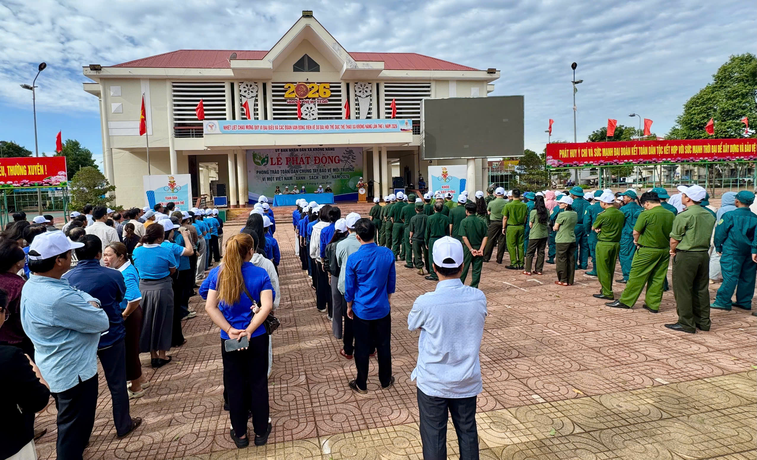 LỄ PHÁT ĐỘNG PHONG TRÀO THI ĐUA “TOÀN DÂN CHUNG TAY BẢO VỆ MÔI TRƯỜNG, VÌ MỘT VIỆT NAM XANH - SẠCH - ĐẸP